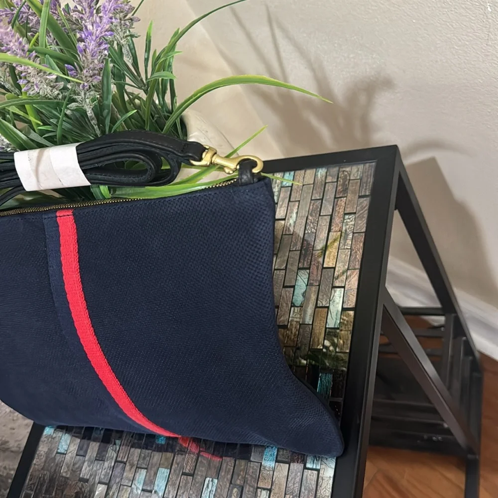 Clare V . sac Bretella Pertorated Suede Crossbody bag - Picture 5 of 16